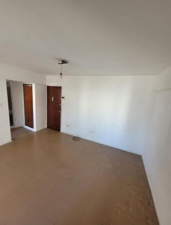 DEPARTAMENTO 2 AMBIENTES TODO EXTERNO CON VENTANA A LA CALLE EN ESTADO ORIGINAL EN ALDREY 4