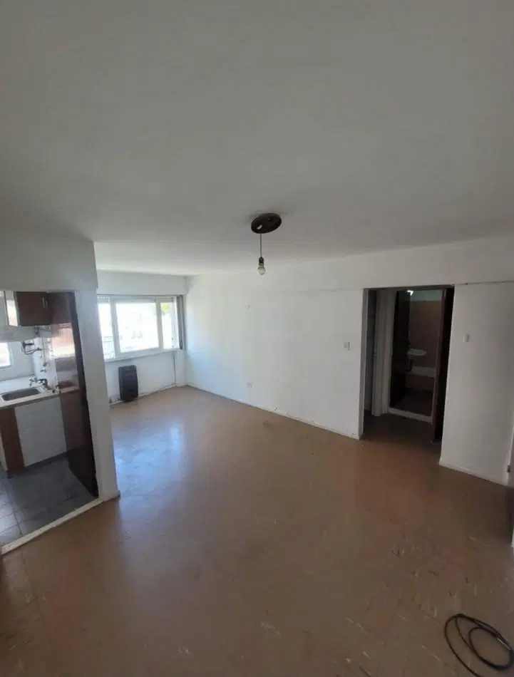 DEPARTAMENTO 2 AMBIENTES TODO EXTERNO CON VENTANA A LA CALLE EN ESTADO ORIGINAL EN ALDREY 1