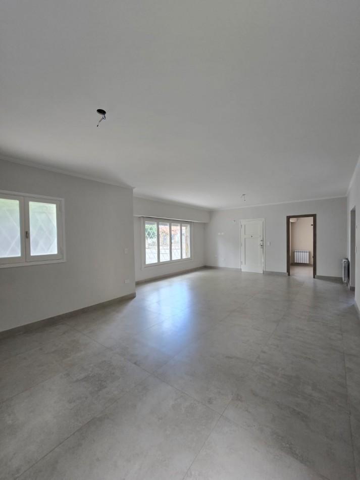 Foto de CHALET 3 AMBIENTES RECICLADO A NUEVO CON GARAJE Y PATIO EN BARRIO SAN, imagen 2