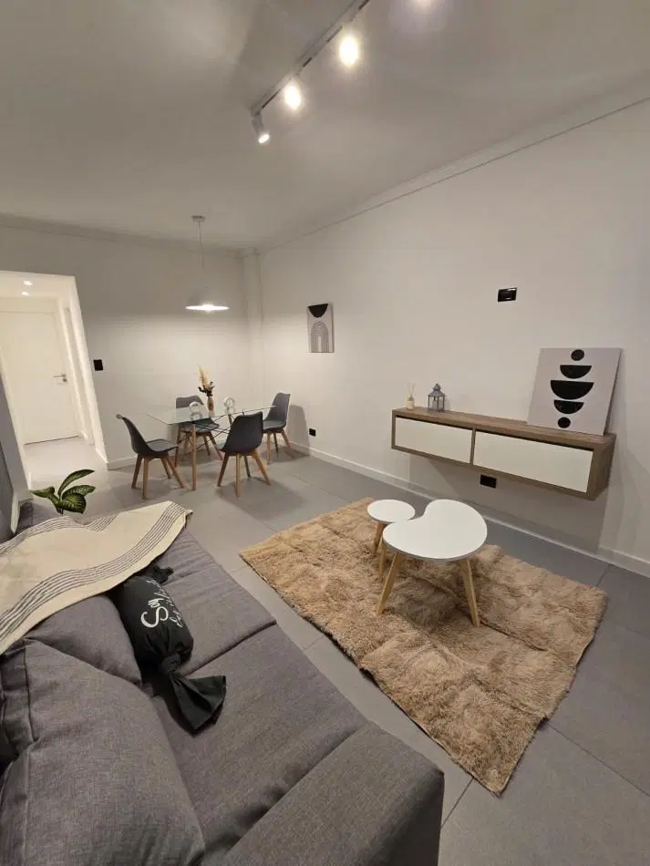 DEPARTAMENTO 2 AMB CON DEPENDENCIA, BALCON A LA CALLE Y TOILETTE DE SERVICIO 2