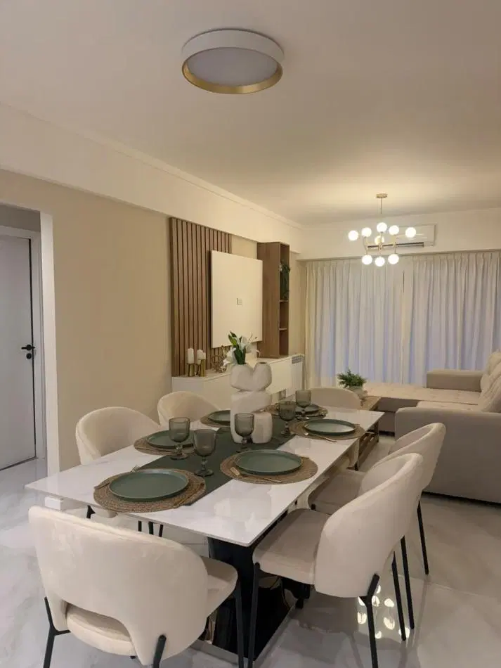 DEPARTAMENTO 3 AMBIENTES CON BALCON CORRIDO A LA CALLE Y COCHERA EN ALDREY 2