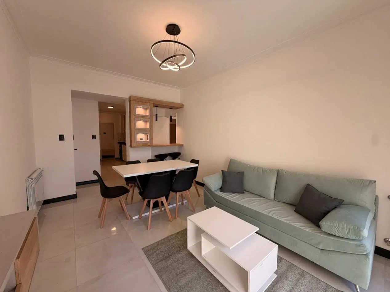 DEPARTAMENTO 3 AMBIENTES RECICLADO AL FRENTE CON DEPENDENCIA Y BALCON SALIENTE EN PLAZA COLON 1