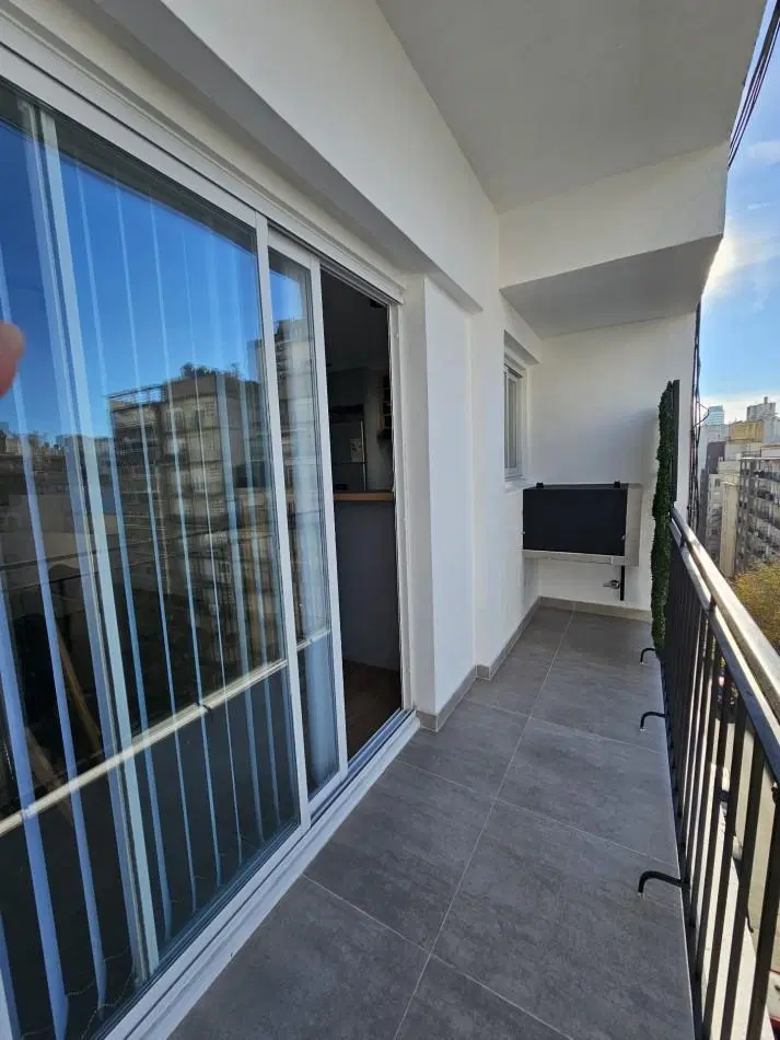 DEPARTAMENTO 2 AMBIENTES AL FRENTE CON BALCON EN PLAZA COLON 3