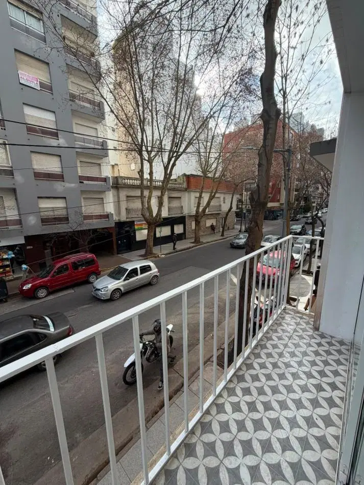 DEPARTAMENTO 3 AMBIENTES A LA CALLE CON BALCON Y 2 BAÑOS EN PLAZA MITRE VENDE Y PERMUTA 2