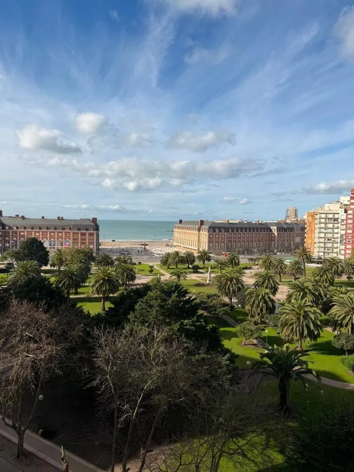 DEPARTAMENTO 2 AMB A LA CALLE CON BALCON FRANCES Y VISTA AL MAR EN EDIFICIO EDEN. VENDE Y PERMUTA 3