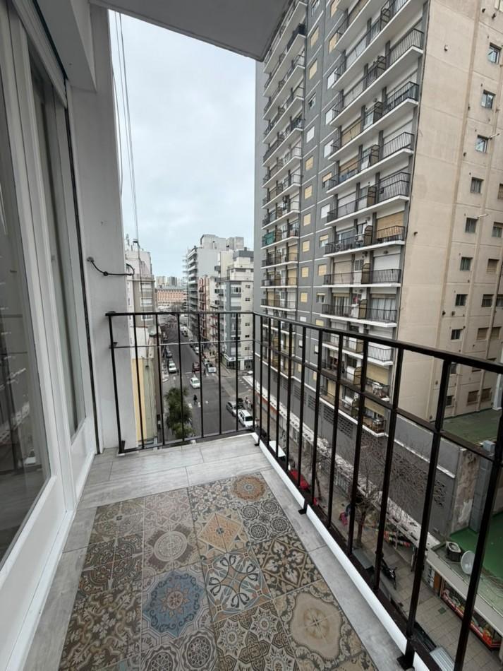 Foto de DEPARTAMENTO 2 AMBIENTES CON DEPENDENCIA Y BALCON SALIENTE A LA CALLE, imagen 3