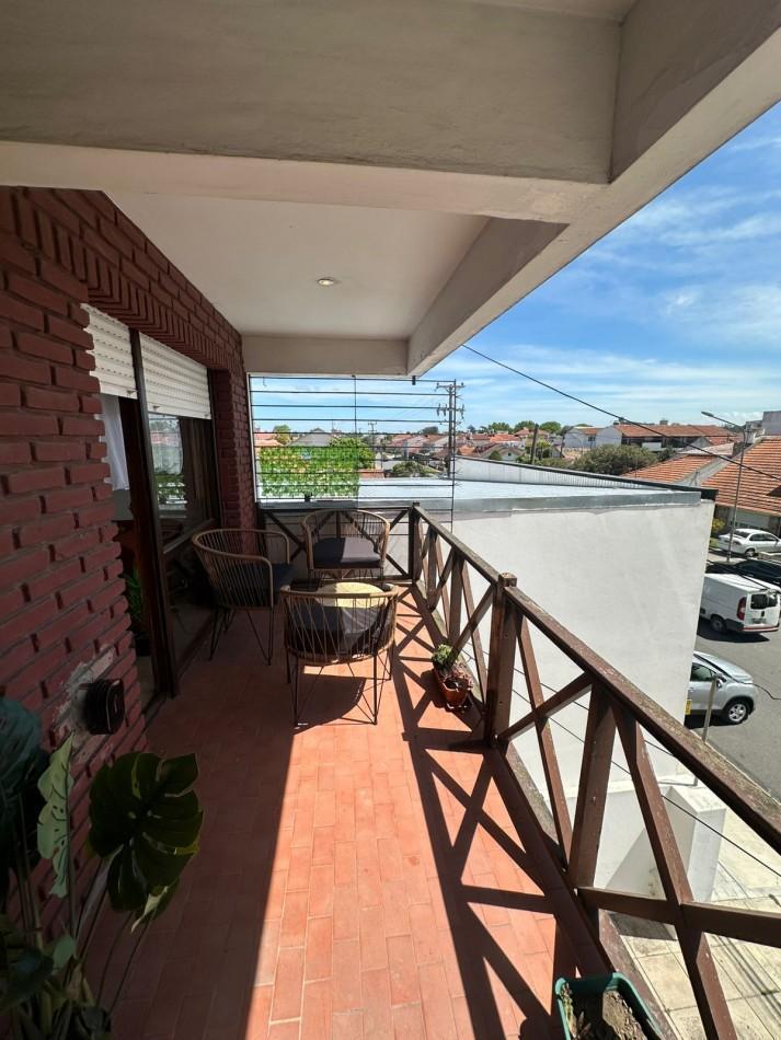 Foto de DEPARTAMENTO 2 AMBIENTES AL FRENTE CON DOS BALCONES VENDE Y PERMUTA EN, imagen 3