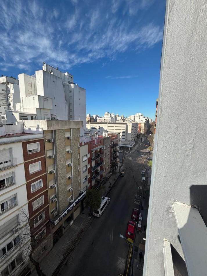 Foto de DEPARTAMENTO 1 AMBIENTE A LA CALLE CON BALCON FRANCES EN PLAZA MITRE, imagen 4