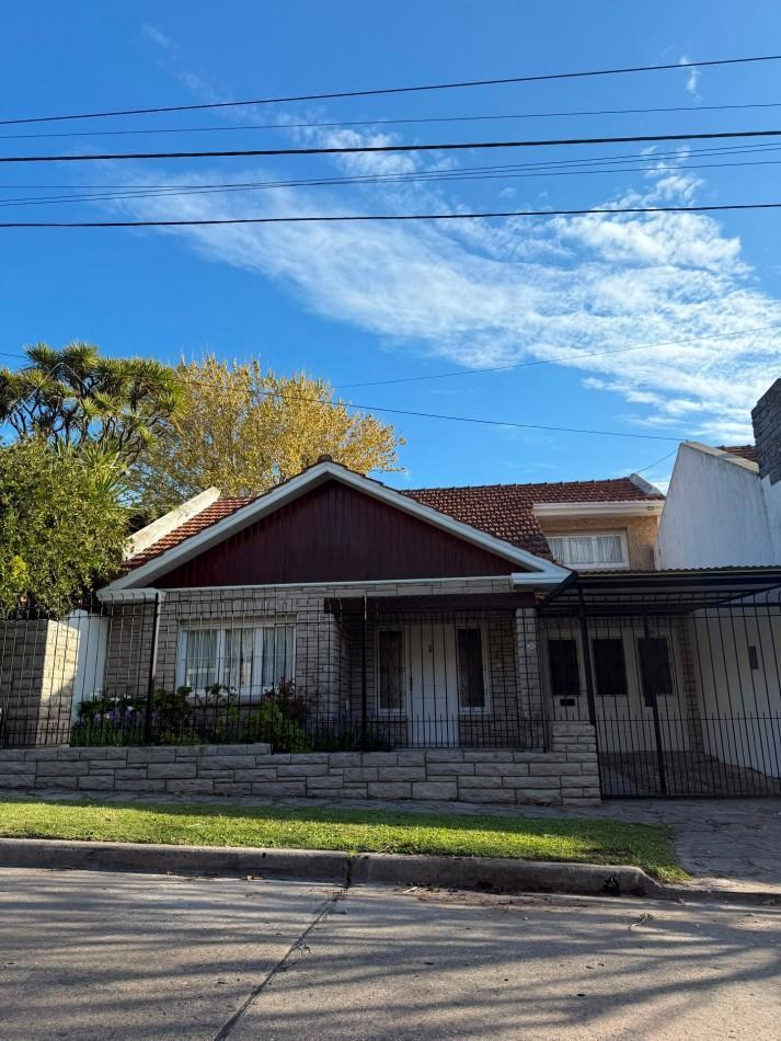 Foto de CHALET 5 AMBIENTES CON JARDIN Y GARAJE VENDE Y PERMUTA EN STELLA MARIS, imagen 1