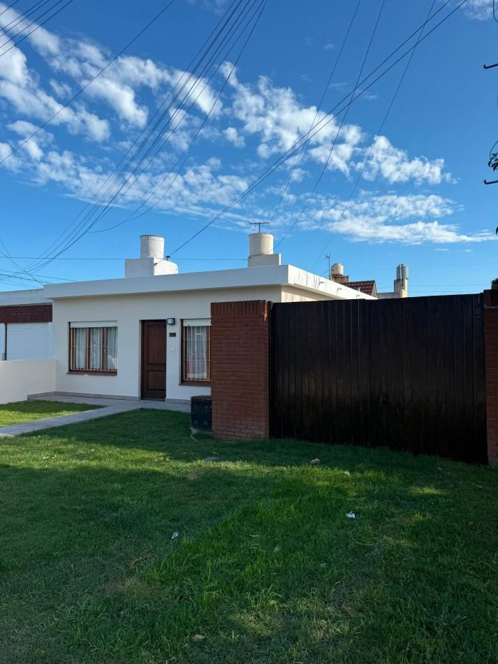 Foto de CASA AMERICANA DE 3 AMBIENTES EN EL BARRIO EL GAUCHO VENDE Y PERMUTA, imagen 4