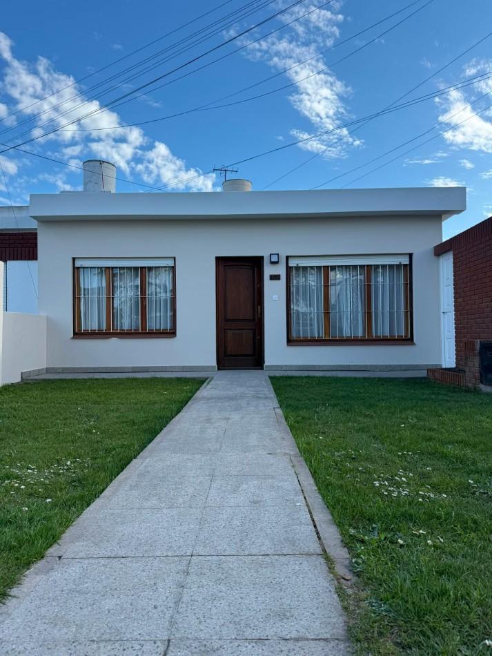 Foto de CASA AMERICANA DE 3 AMBIENTES EN EL BARRIO EL GAUCHO VENDE Y PERMUTA, imagen 1