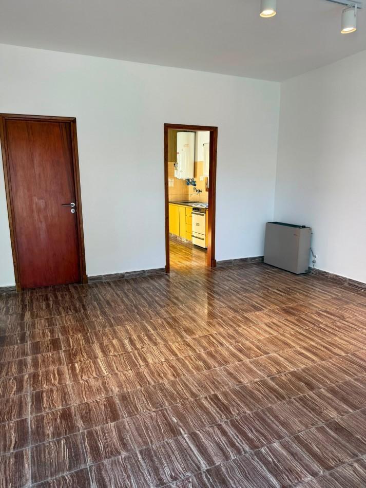 Foto de CASA AMERICANA DE 3 AMBIENTES EN EL BARRIO EL GAUCHO VENDE Y PERMUTA, imagen 3