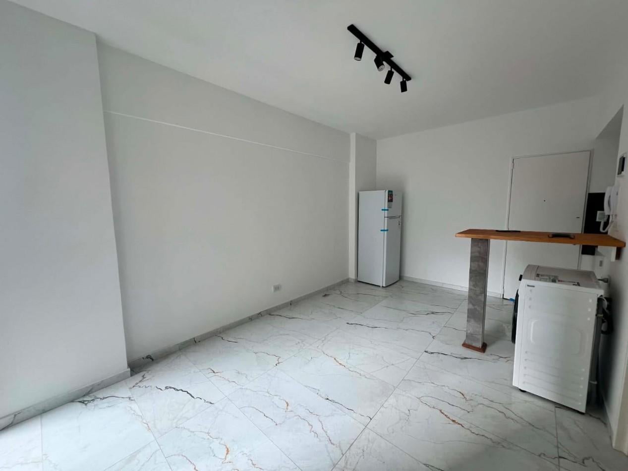 Foto de MONOAMBIENTE DE 18M2 AL LATERAL CON VISTA PARCIAL AL MAR, A POCOS, imagen 5