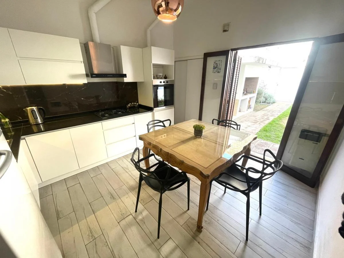 Alto Albredi Casa en Venta con Departamento Independiente 3