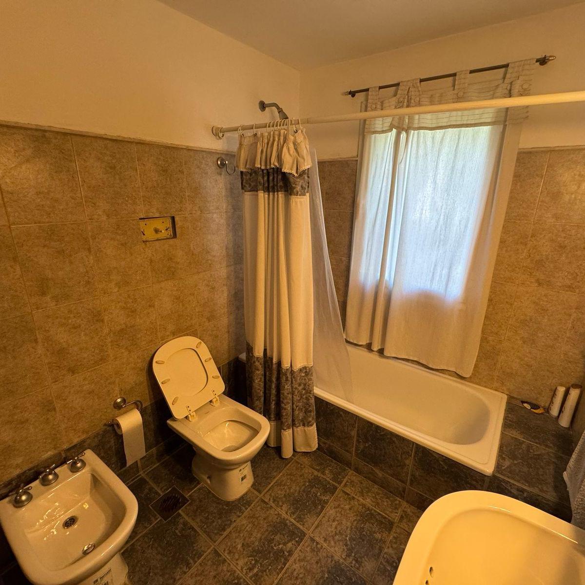 Venta Casa en Barrio Los Algarrobos 2