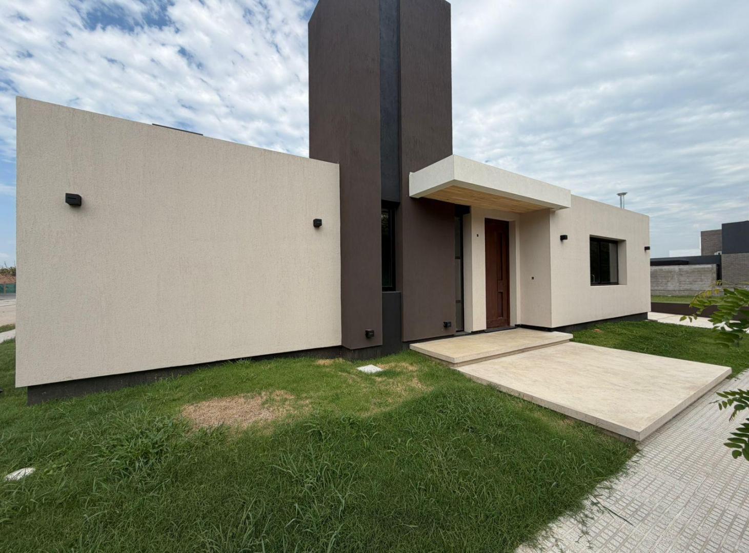 CASA PLANTA BAJA  A ESTRENAR BARRIO CAMPO CHICO !!