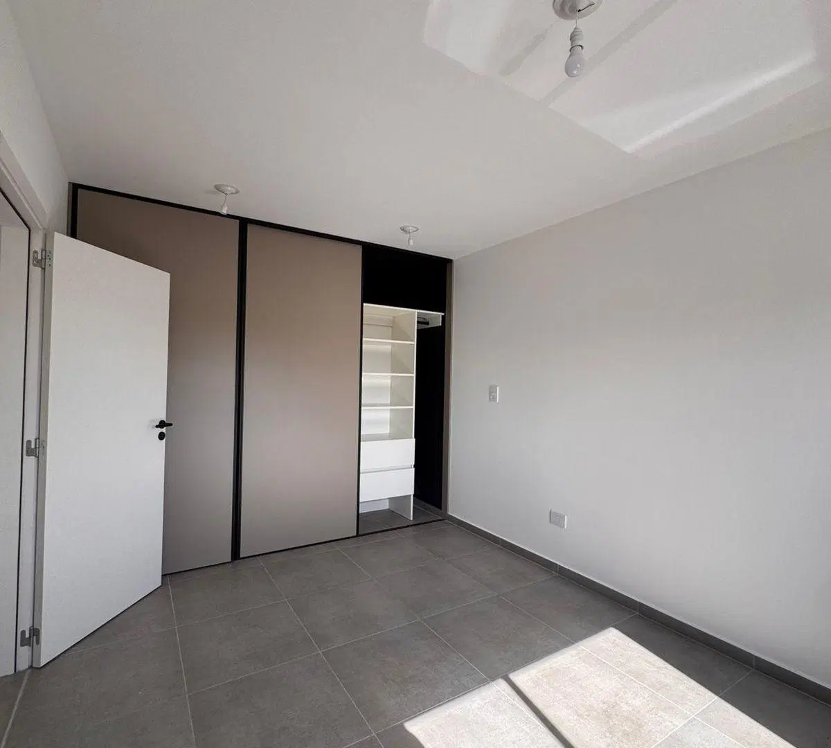 DÚPLEX EN ALQUILER 3 DORMITORIOS 3 BAÑOS CLAROS DEL BOSQUE 5