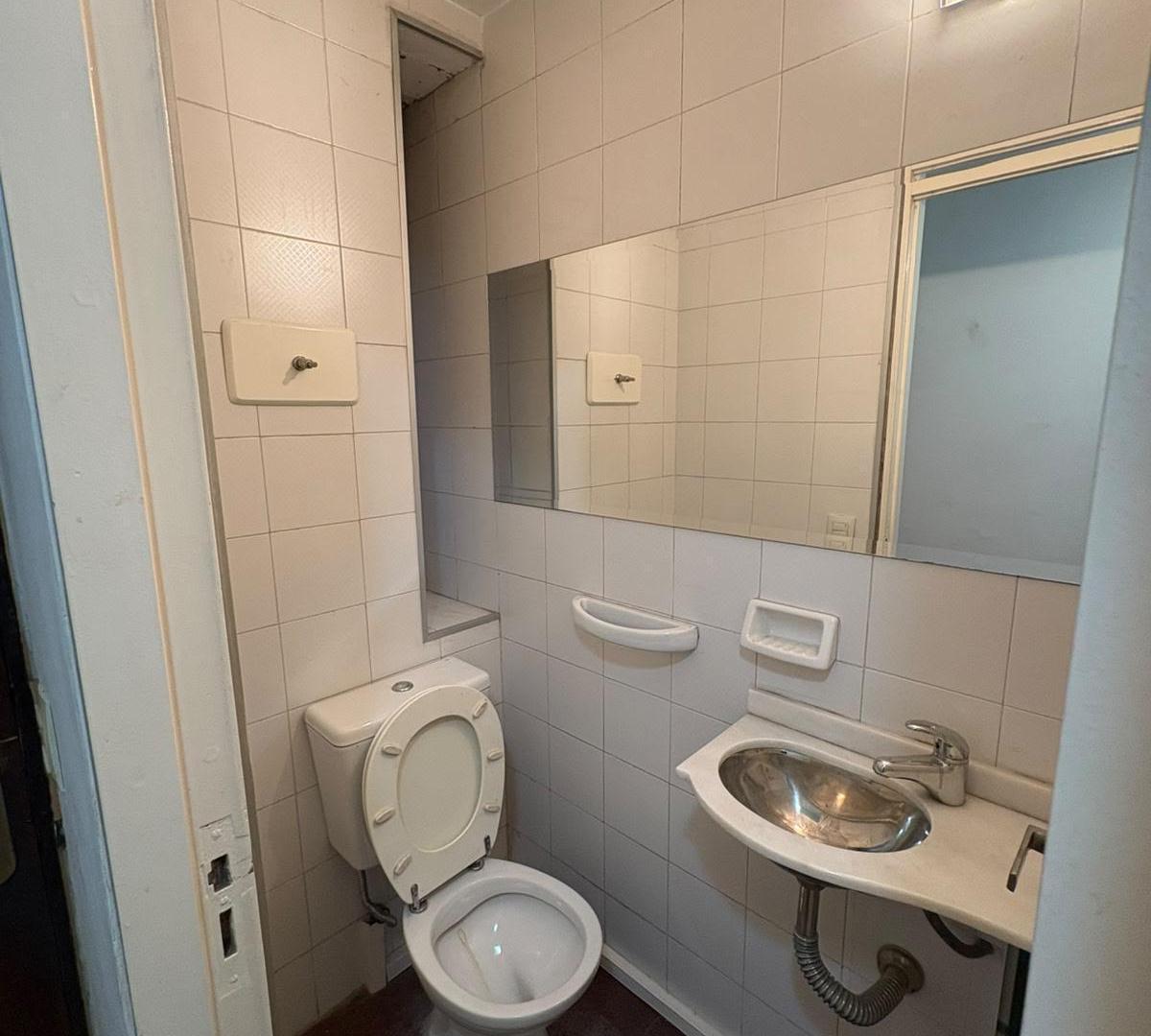 Foto de AMPLIO DEPARTAMENTO EN ZONA CENTRICA TRANQUILA, imagen 1