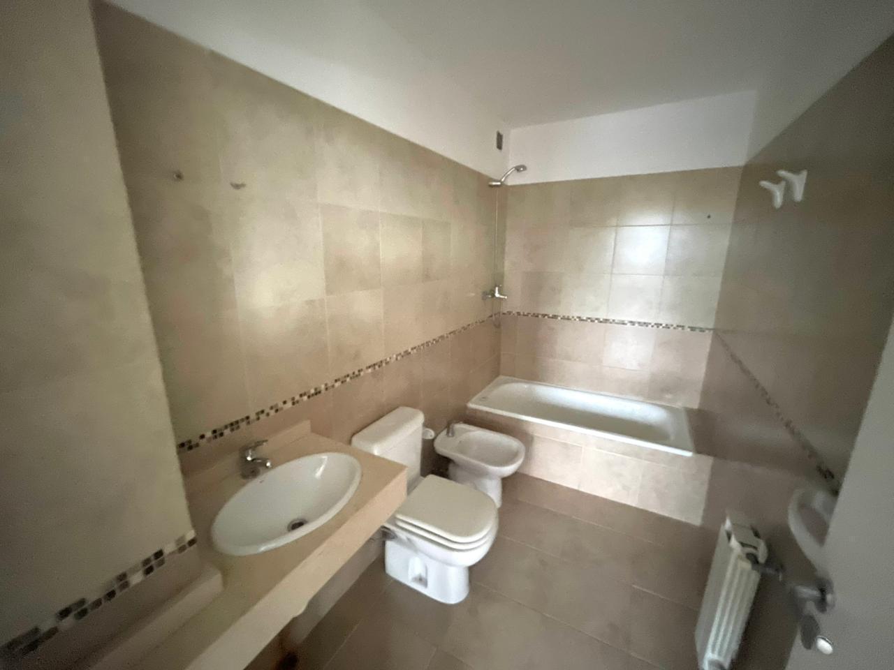 Foto de DEPARTAMENTO EN ALQUILER COMPLEJO CERRADO 2 DORMITORIOS CON COCHERA, imagen 2