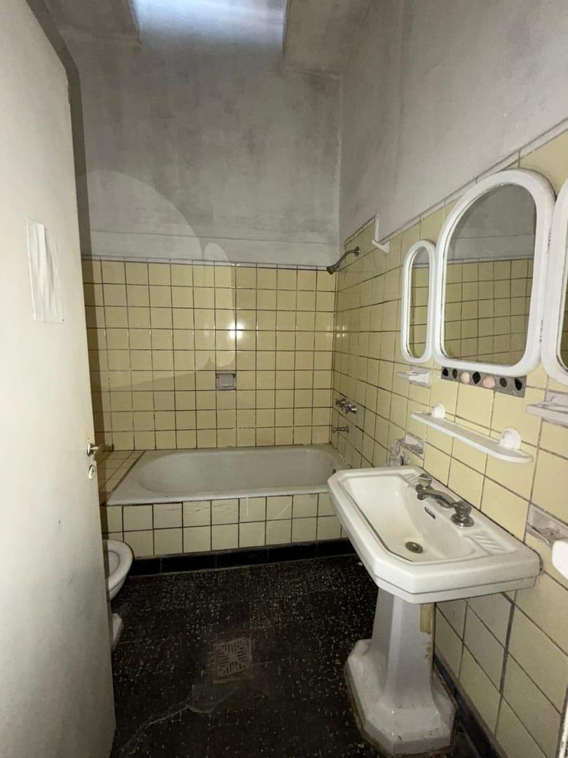 Foto de CASA EN VENTA A RECICLAR A MTS DEL SHOPPING JOCKEY, imagen 4