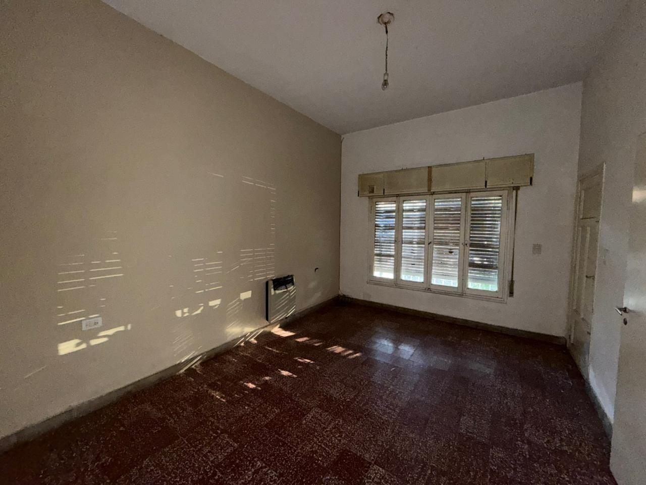 Foto de CASA EN VENTA A RECICLAR A MTS DEL SHOPPING JOCKEY, imagen 5