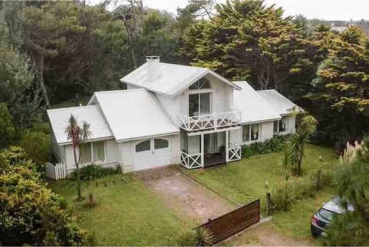 Casa en Carilo con piscina climatizada hasta 8 personas MIMBRE
