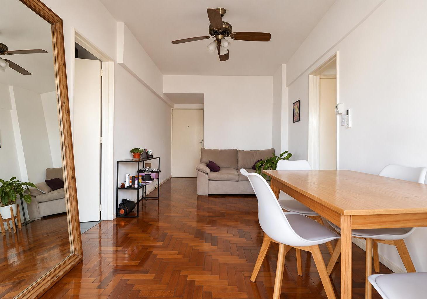 Foto de VENTA - 2 Ambientes Muy Luminoso con Balcón y Lavadero en Colegiales, imagen 3