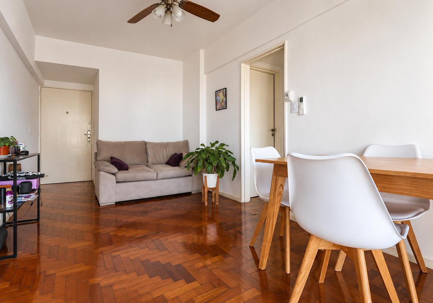Foto de VENTA - 2 Ambientes Muy Luminoso con Balcón y Lavadero en Colegiales, imagen 4