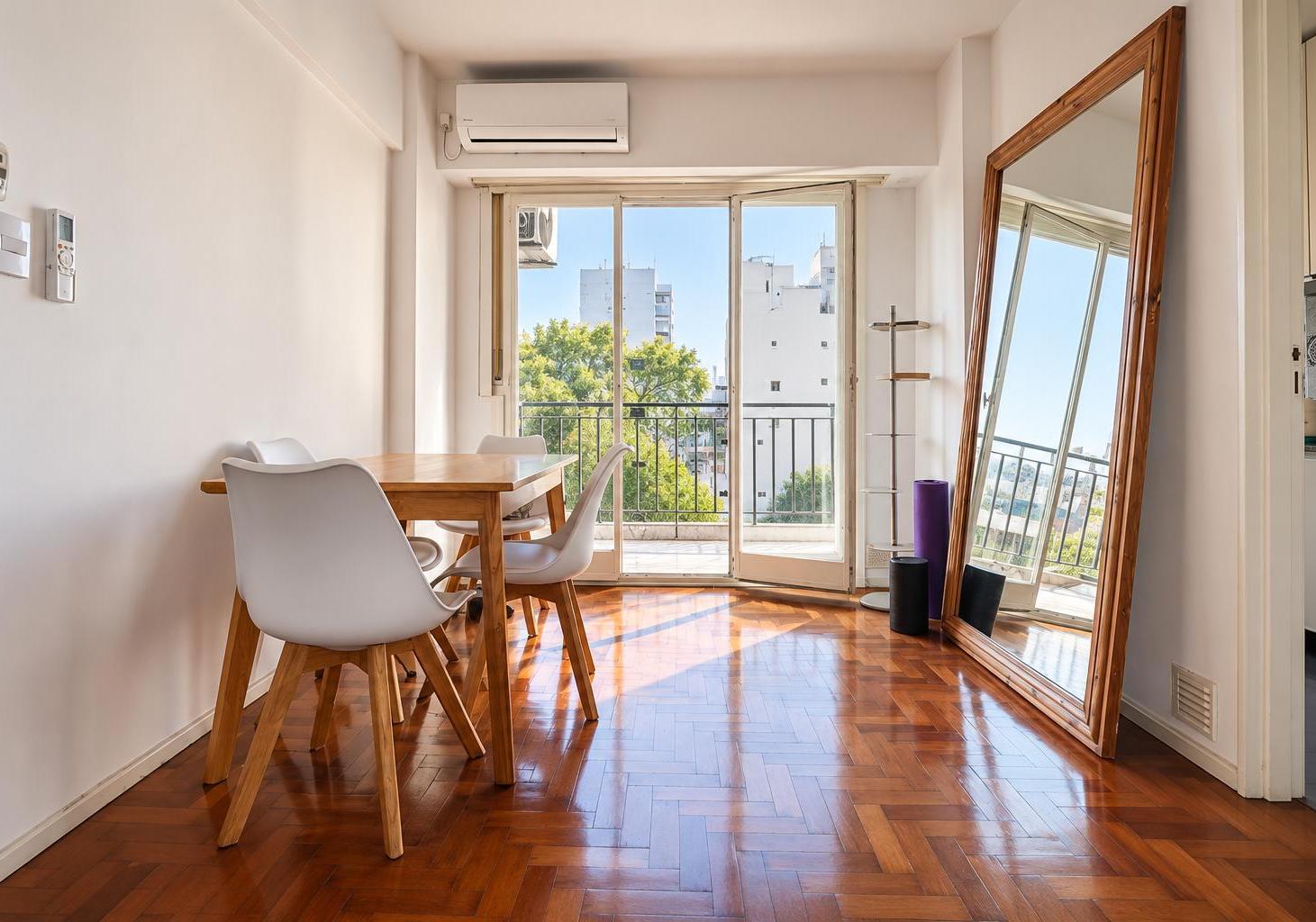 Foto de VENTA - 2 Ambientes Muy Luminoso con Balcón y Lavadero en Colegiales, imagen 2