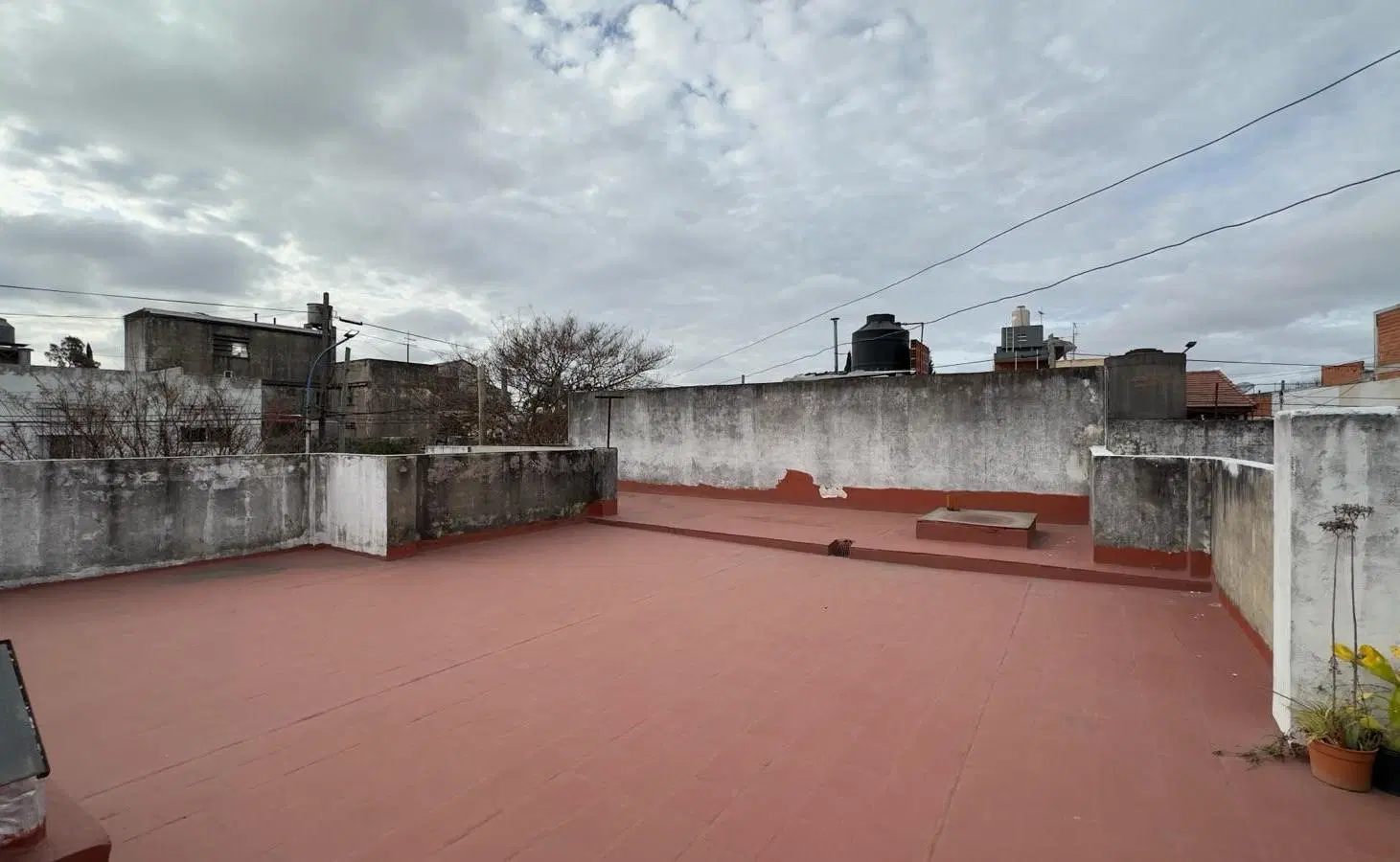 Casa en venta 3 ambientes galería parrilla terraza cochera caseros 2