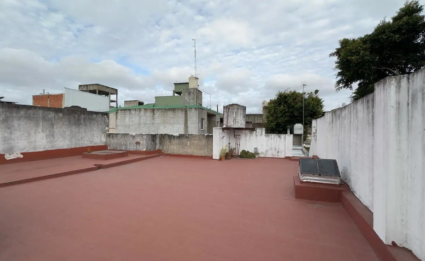 Casa en venta 3 ambientes galería parrilla terraza cochera caseros 1