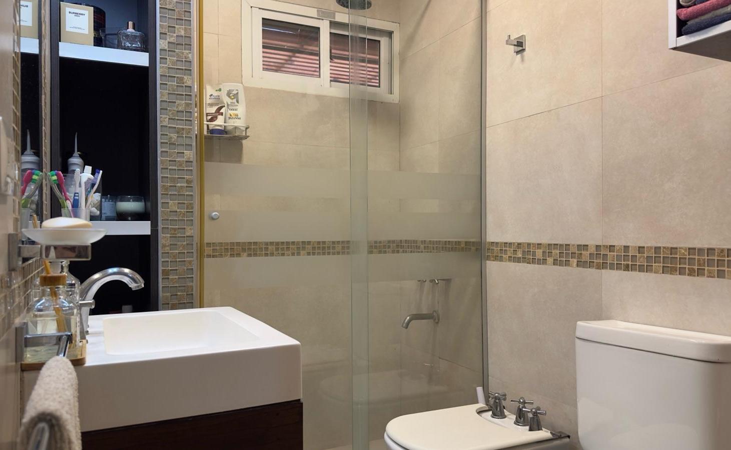 Foto de Casa en venta 3 dormitorios Quincho Parrilla Pileta Garage cubierto, imagen 4