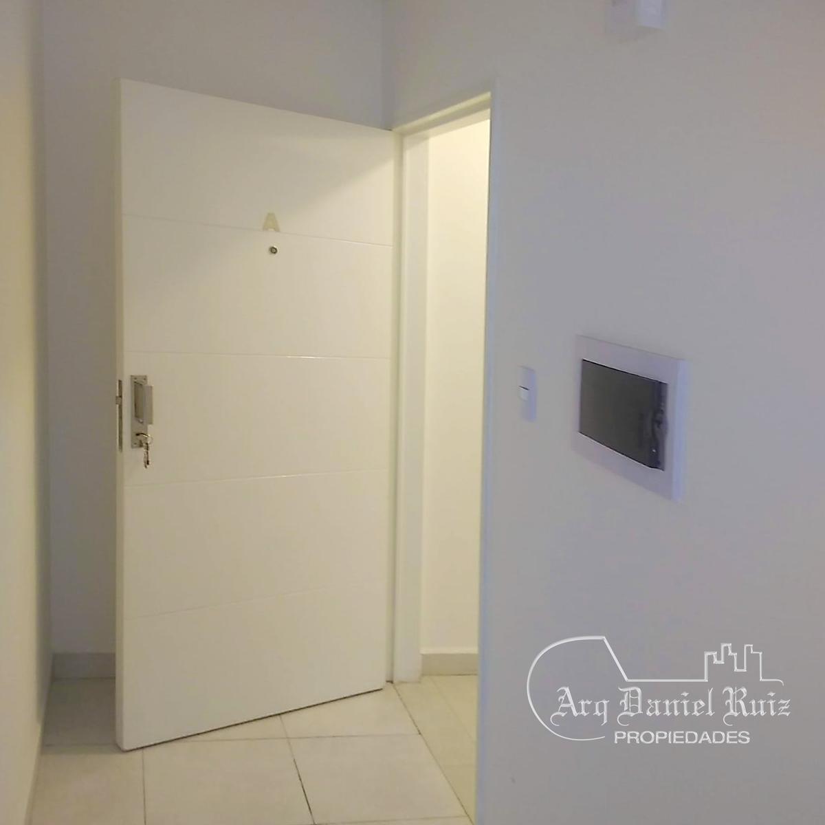 ¡Retasamos! Planta Baja de 1 Dormitorio en Próspero García 1ra Cdra. ¡Imperdible Descuento! 2