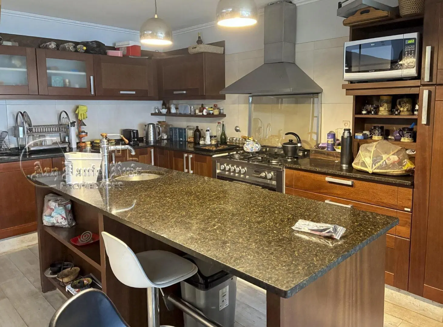 Casa 6 dormitorios en Santo Domingo al 700 4