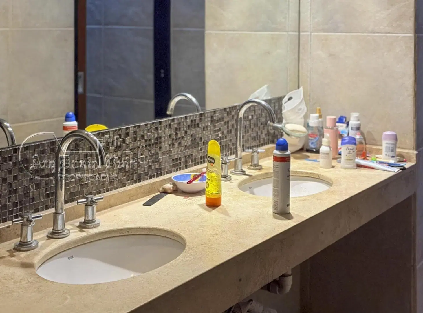 Casa 6 dormitorios en Santo Domingo al 700 8
