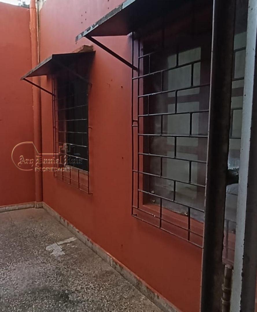 Casa 2 dormitorios con patio y terraza en Santiago 1100