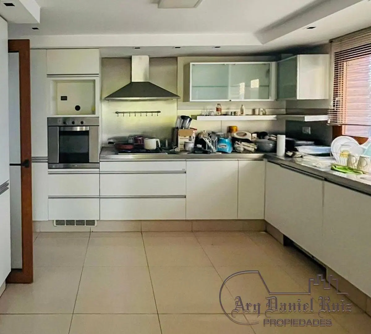 Casa 4 dormitotios, 2 cocheras, quincho y pileta en Pje. Lynch 4700 4