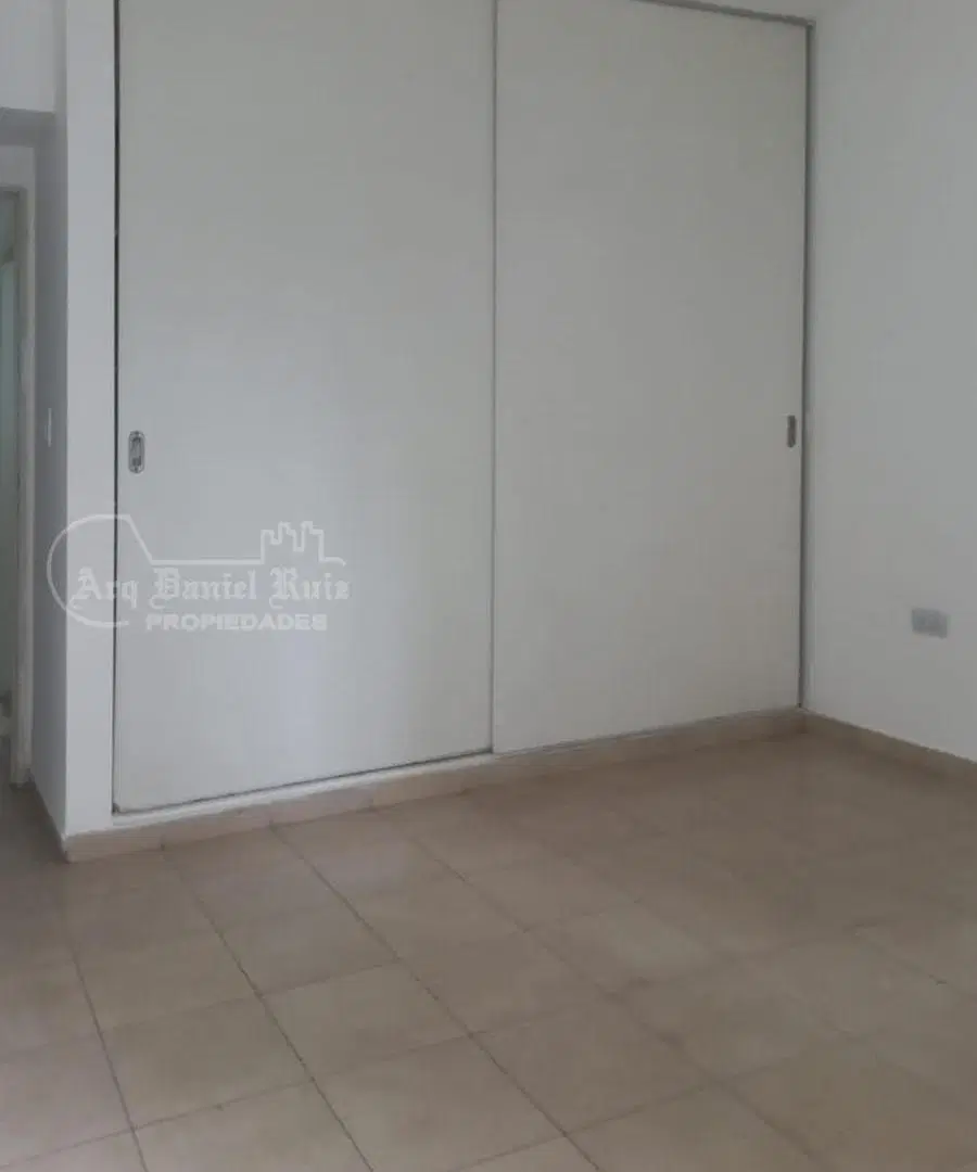 Departamento 1 dormitorio y balcón a la calle en Buenos Aires 400 3