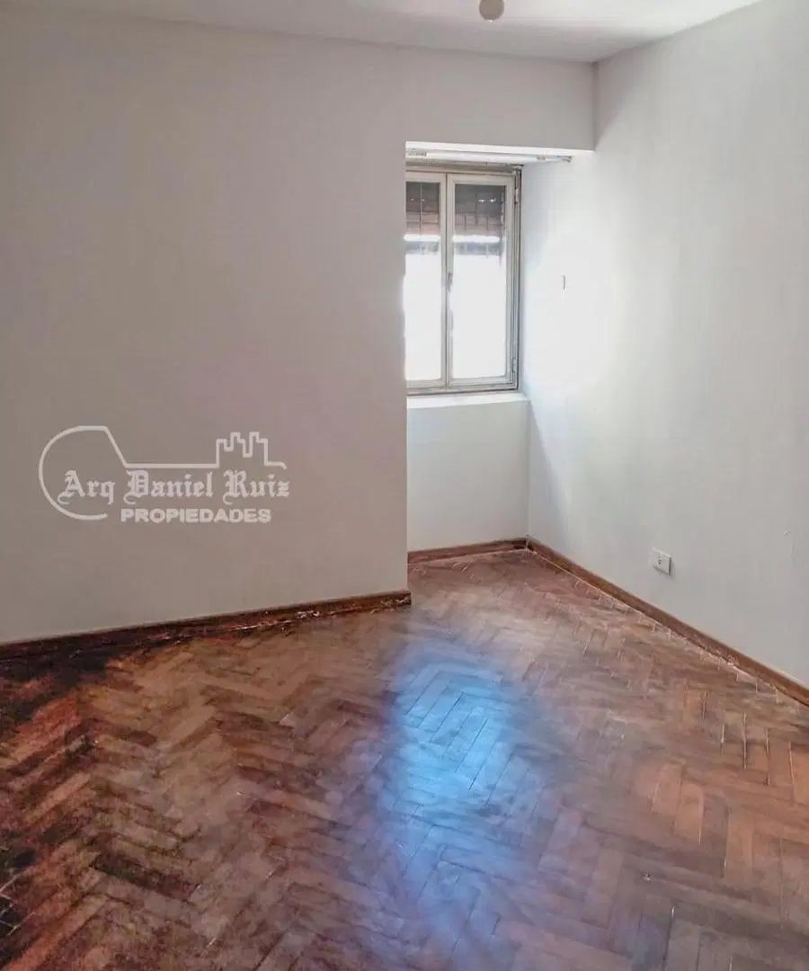 Departamento 3 dormitorios y dependencia con baño en 9 de Julio al 200 4