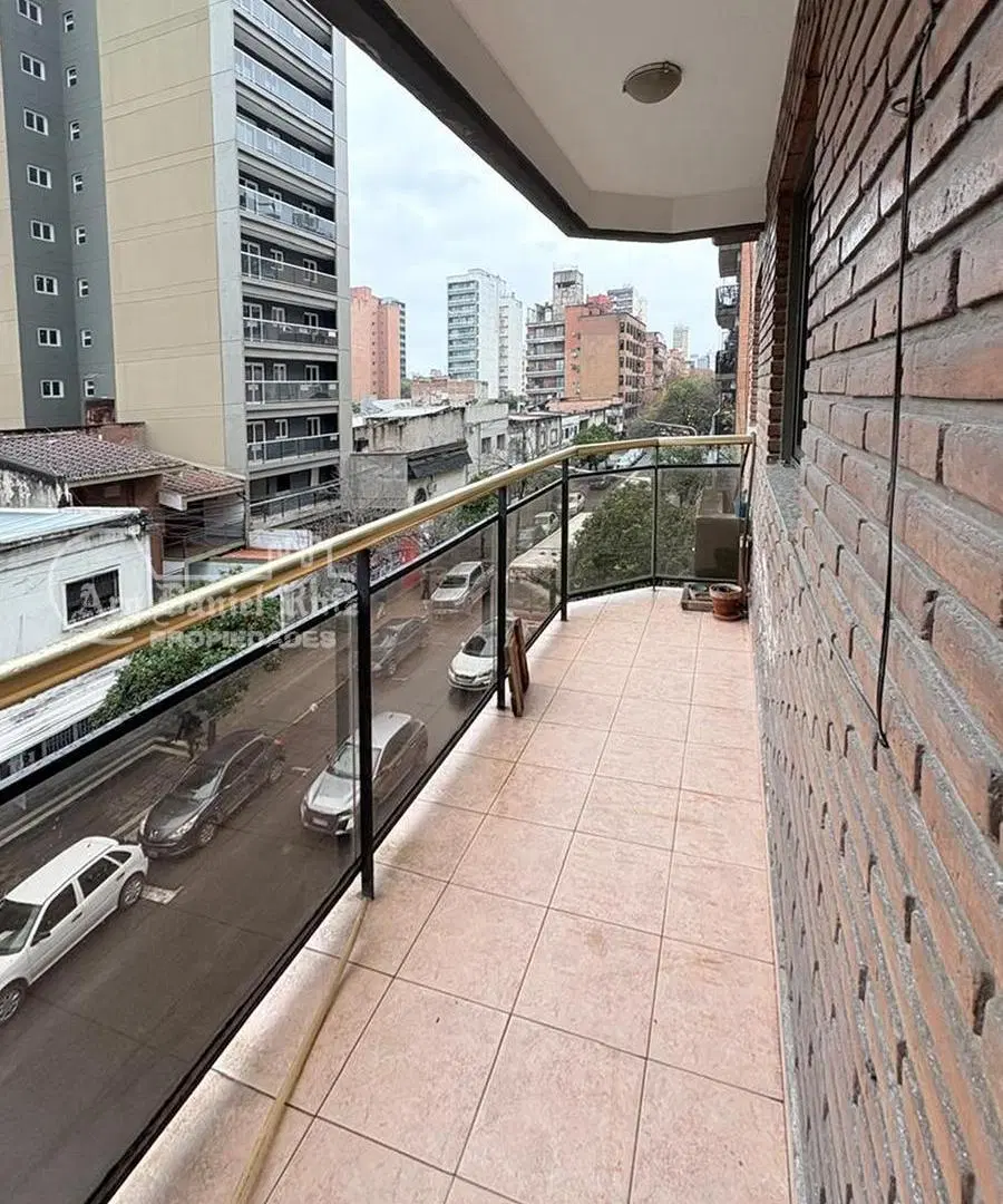 Departamento 2 dormitorios en esquina de Balcarce y Corrientes 4
