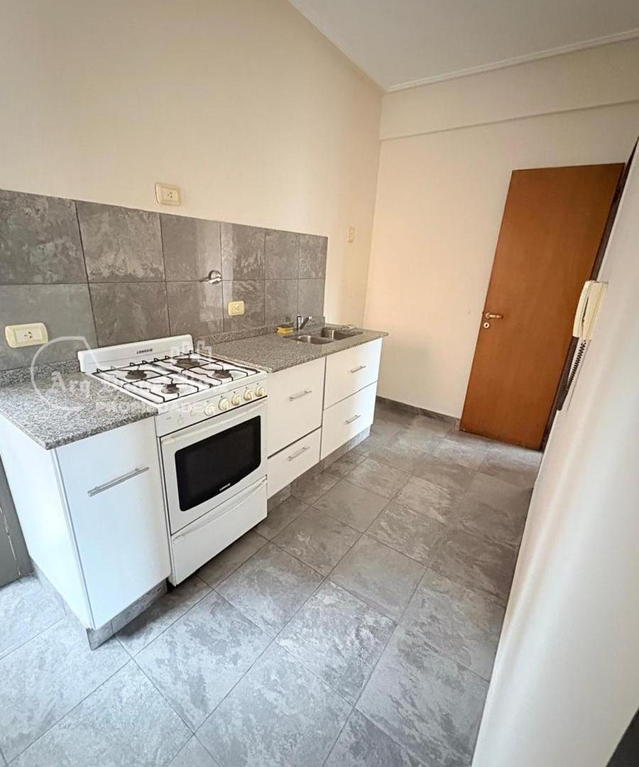 Foto de Departamento 2 dormitorios en esquina de Balcarce y Corrientes, imagen 1