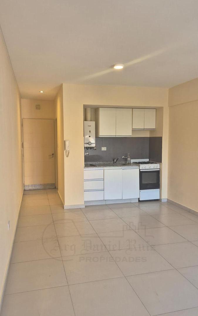 Foto de Monoambiente con balcón en San Lorenzo al 700, imagen 2