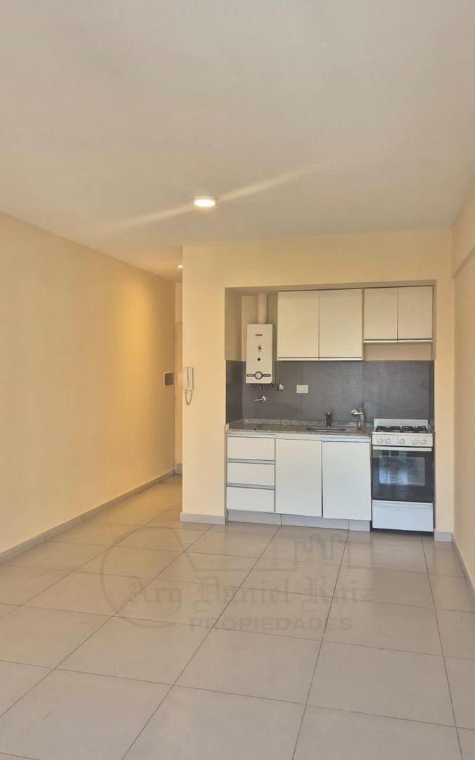 Foto de Monoambiente con balcón en San Lorenzo al 700, imagen 3