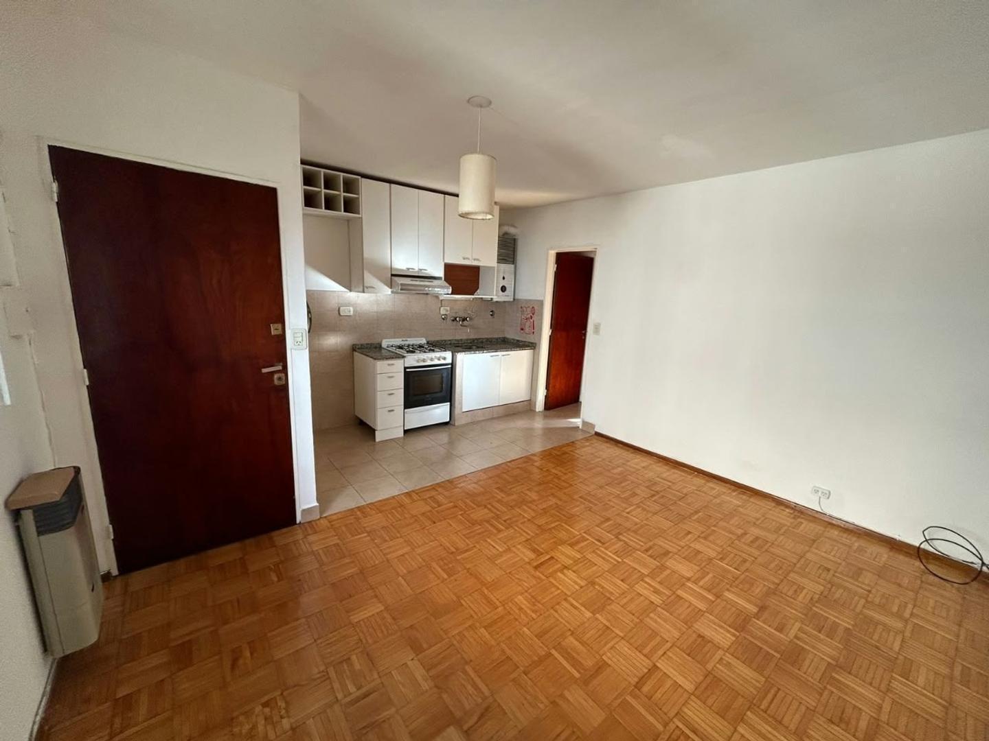 Foto de DEPARTAMENTO DE 1 DORMITORIO 2DO PISO ESCALERA, imagen 2