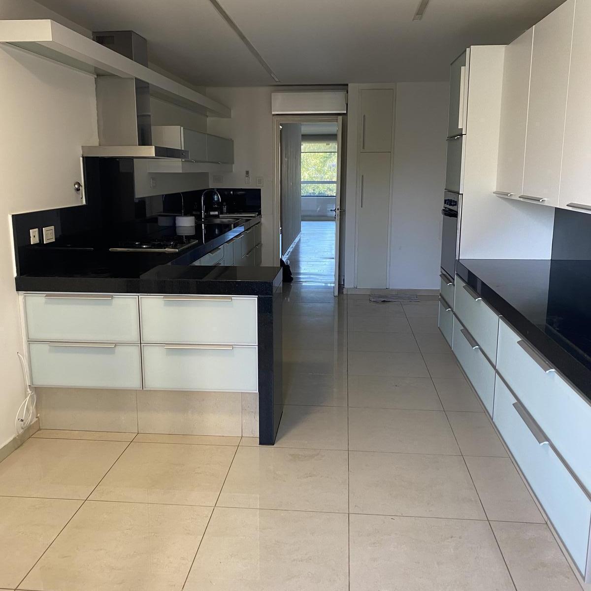 Departamento de 2 Dorm. en Village Plaza! 5