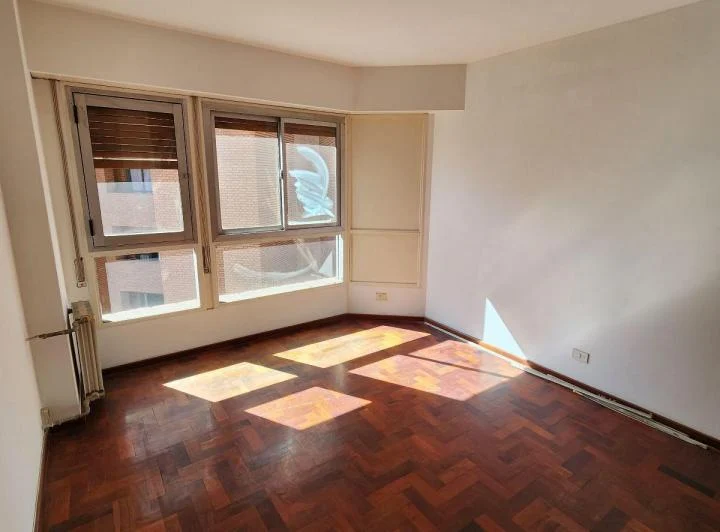 Se alquila departamento de 3 dormitorios en Nueva Córdoba 2