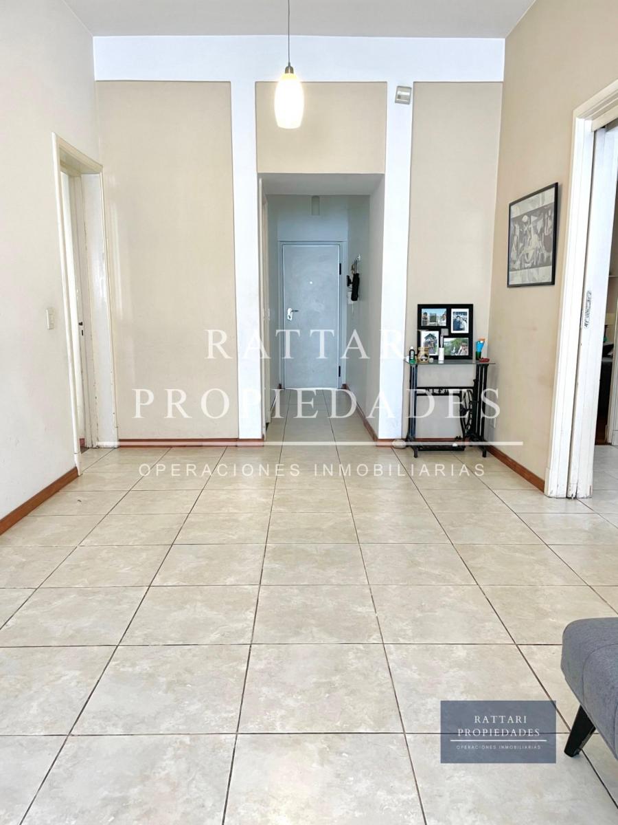 Venta Casa 5 Ambientes con Parque y Piscina en Haedo. Excelente Propiedad 2