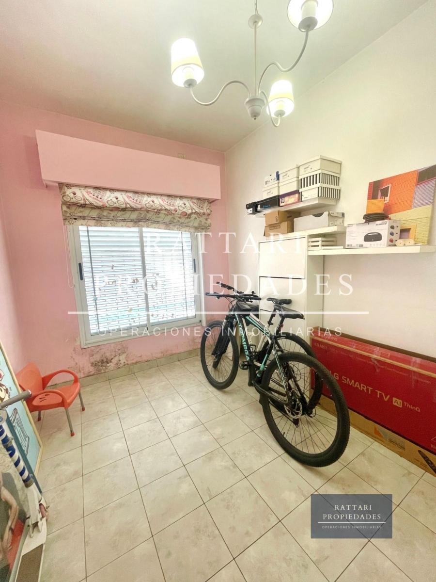 Venta Casa 5 Ambientes con Parque y Piscina en Haedo. Excelente Propiedad 2