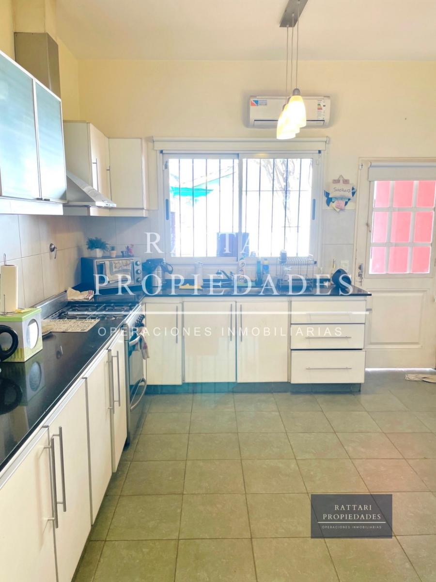 Venta Casa 5 Ambientes con Parque y Piscina en Haedo. Excelente Propiedad 5