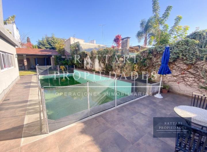 Venta Casa en Lote Propio con parque y piscina Villa Luzuriaga - ACEPTA PERMUTA!